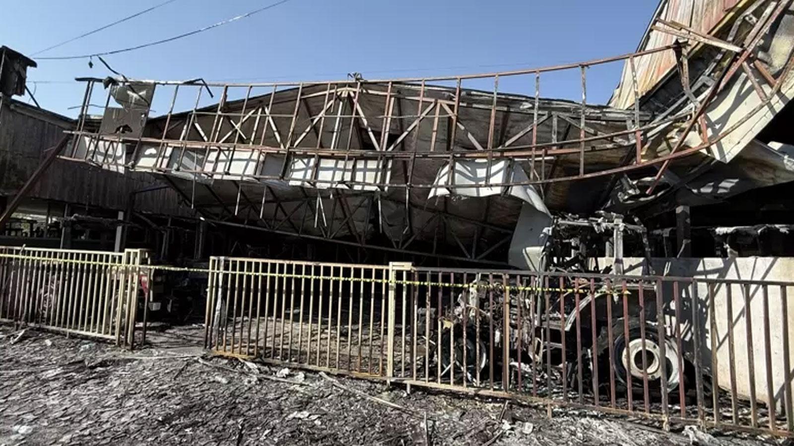 Diyarbakır'da korkutan yangın: Onlarca traktör yandı
