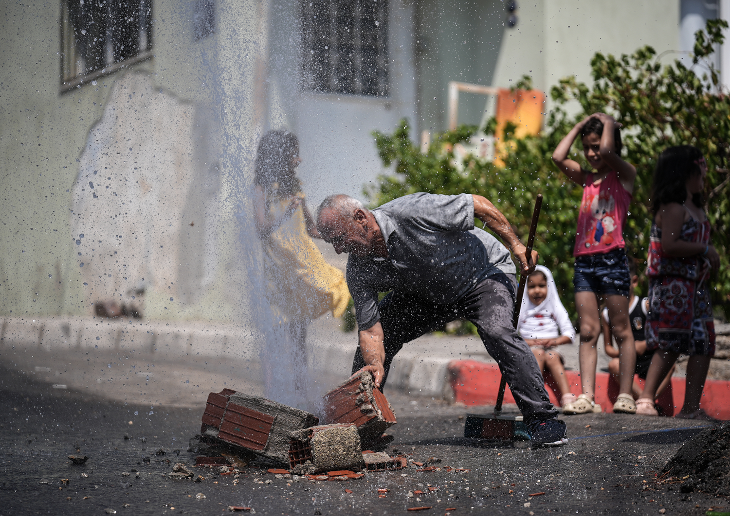 2 Gündür boşa akıyor! CHP'li belediye iki gündür onaramadı