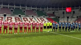 Diyarbakır'da "Gösteri Maçı"nda sahaya çıkan Bakan Bak'tan "Terörsüz Türkiye" vurgusu