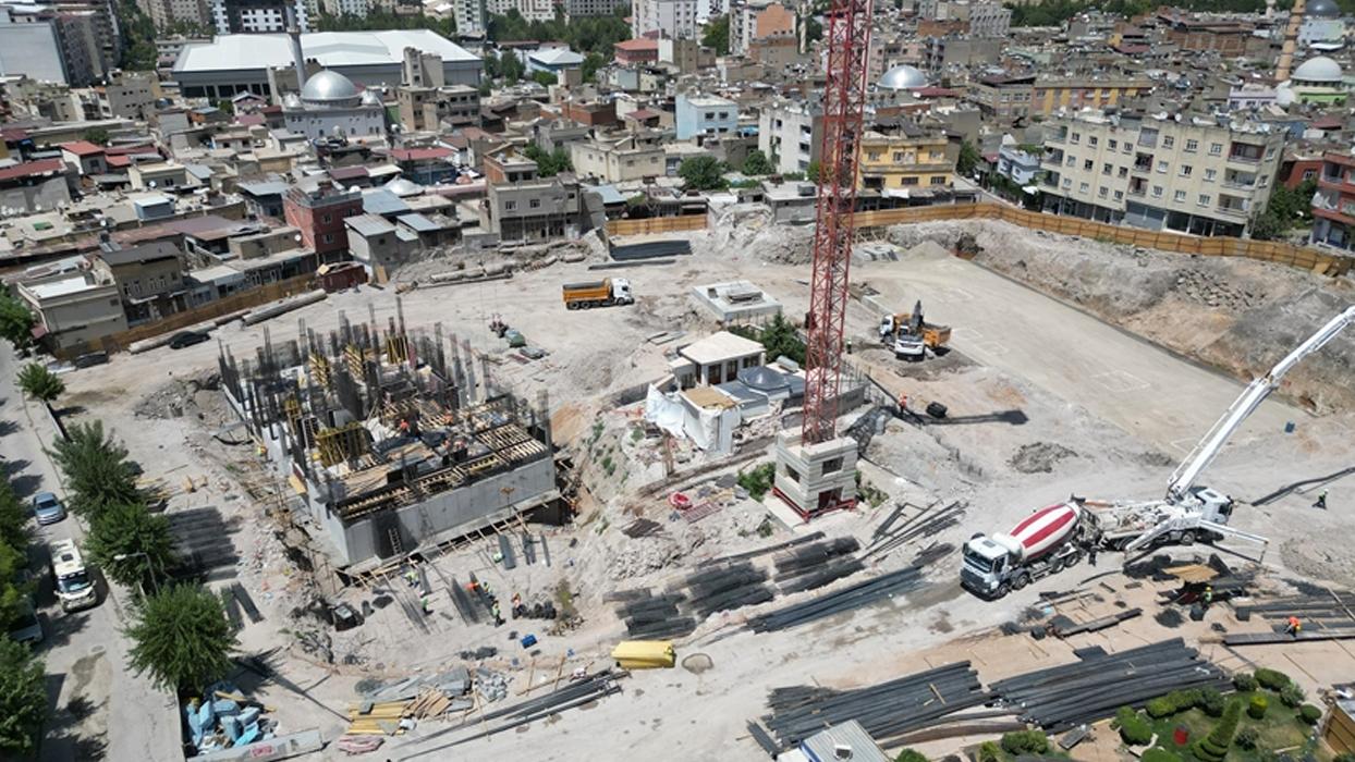 Siirt'te eski yapılarıyla risk oluşturan Karakol Mahallesi kentsel dönüşümle yenileniyor