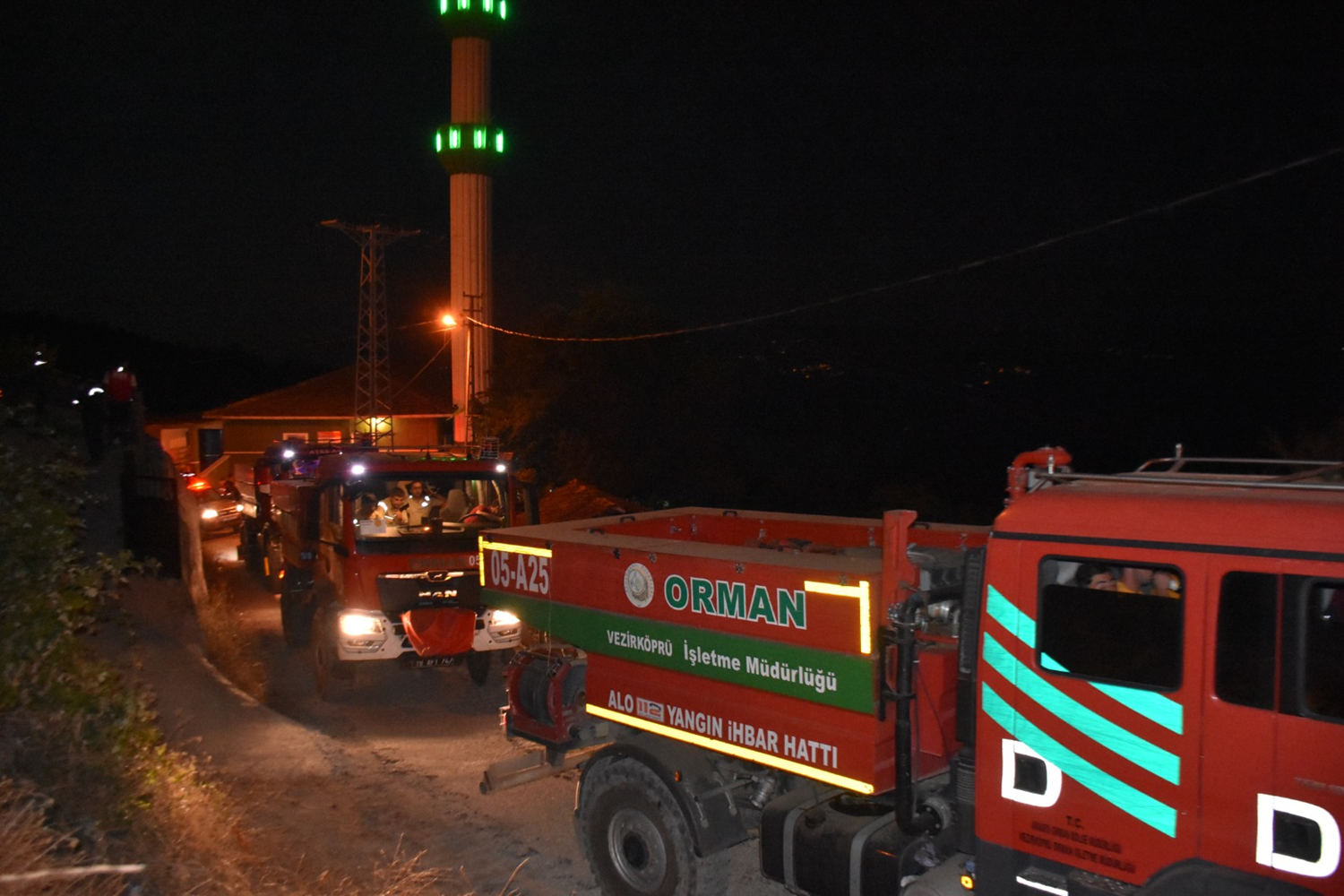 Sinop'ta alevlerle mücadele... Köklen köyü boşaltıldı