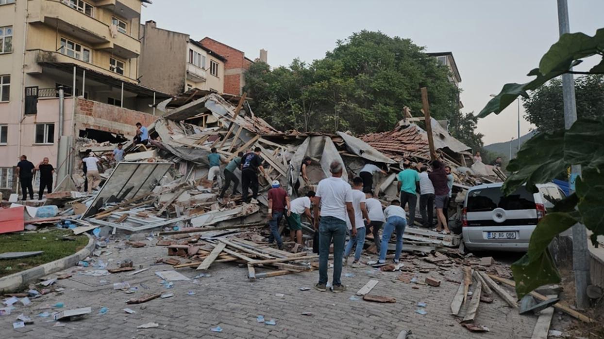 Balıkesir'de 6,1 büyüklüğünde deprem! Son durum: 1 ölü, 29 yaralı