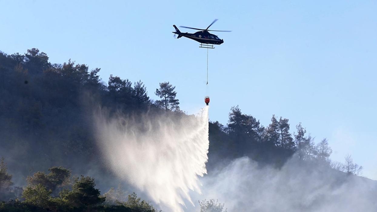 Manisa ve Çanakkale'deki orman yangınlarına havadan ve karadan müdahale sürüyor