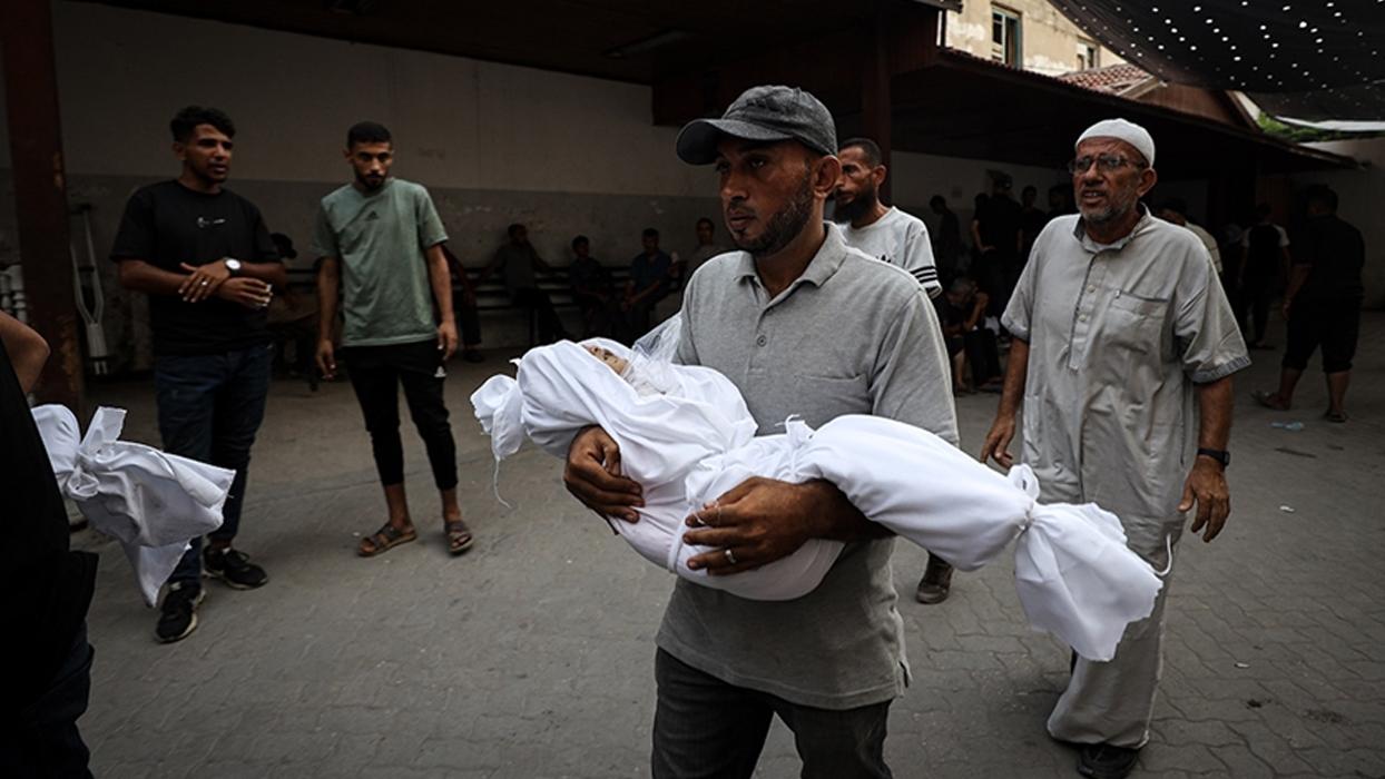 Soykırımcı İsrail'in kıtlığı dayattığı Gazze'de açlıktan ölenlerin sayısı artıyor