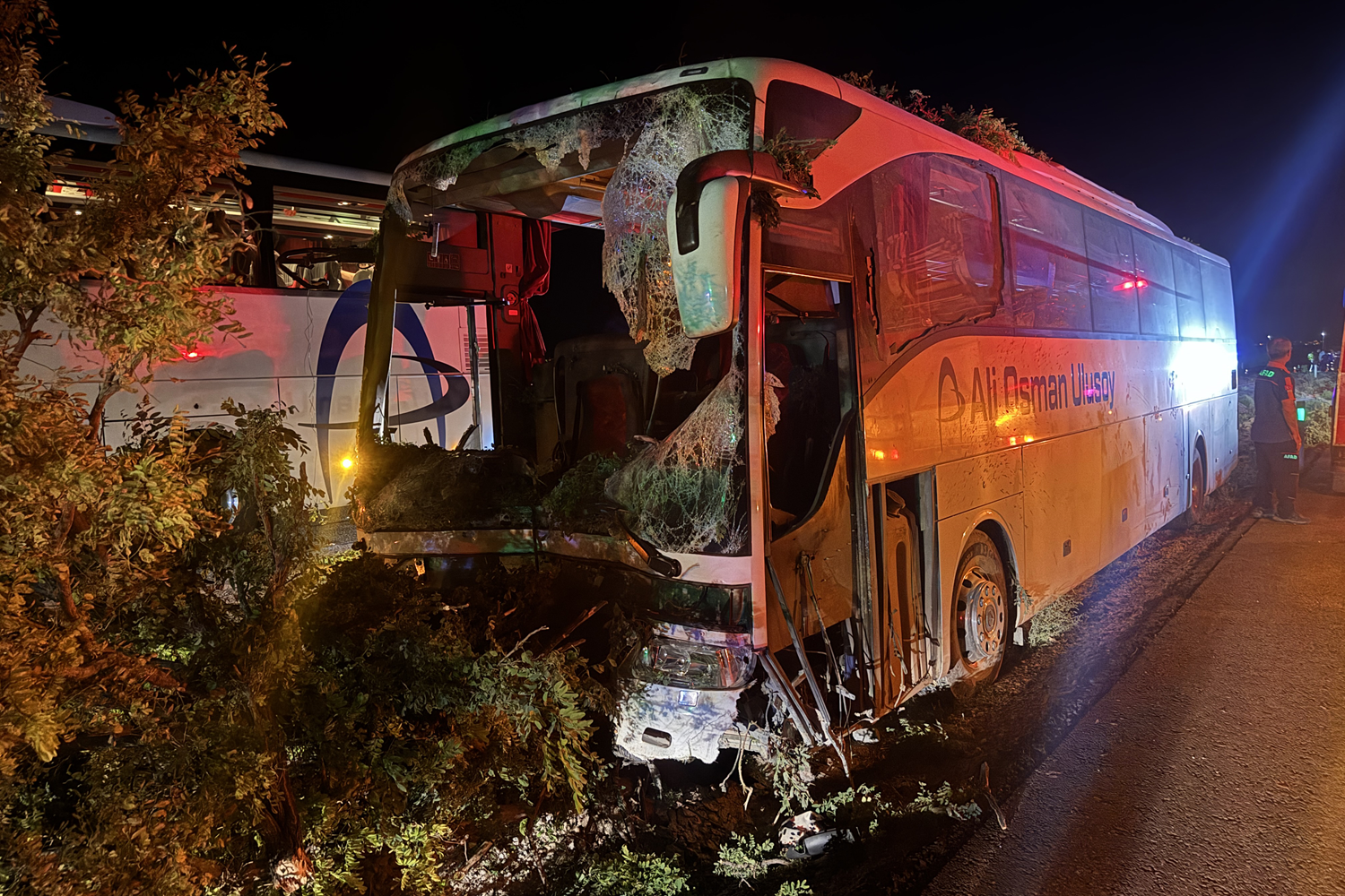 Kayseri'de yolcu otobüsü kaza yaptı: Ölü ve yaralılar var