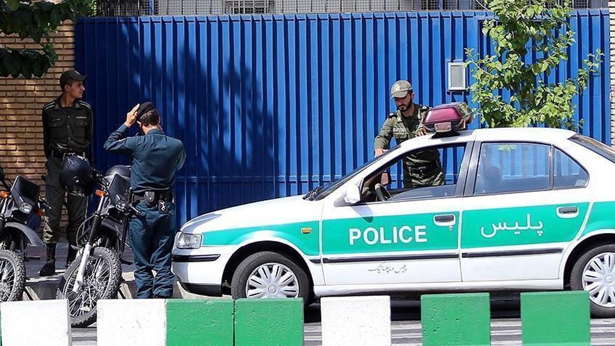 İran'da polise silahlı saldırı: 5 ölü