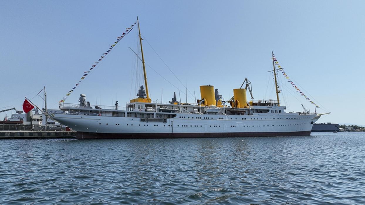 Atatürk'ün manevi mirası Savarona yatı, İstanbul Boğazı'nda yapılacak geçiş törenine hazır