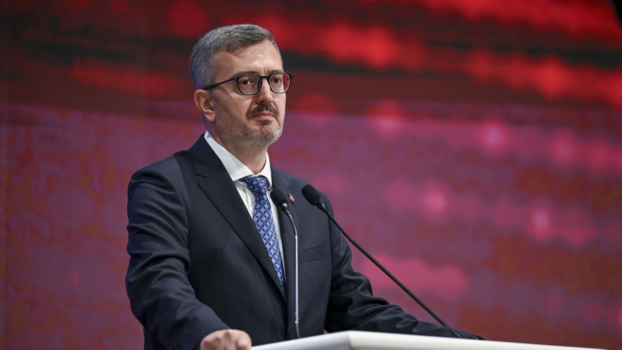 İletişim Başkanı Duran'dan İstanbul Boğazı'ndaki geçit törenine ilişkin paylaşım