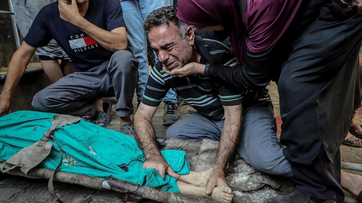 Katil İsrail'in kıtlığı dayattığı Gazze'de açlıktan hayatını kaybedenlerin sayısı 115'i çocuk olmak üzere 289'a yükseldi