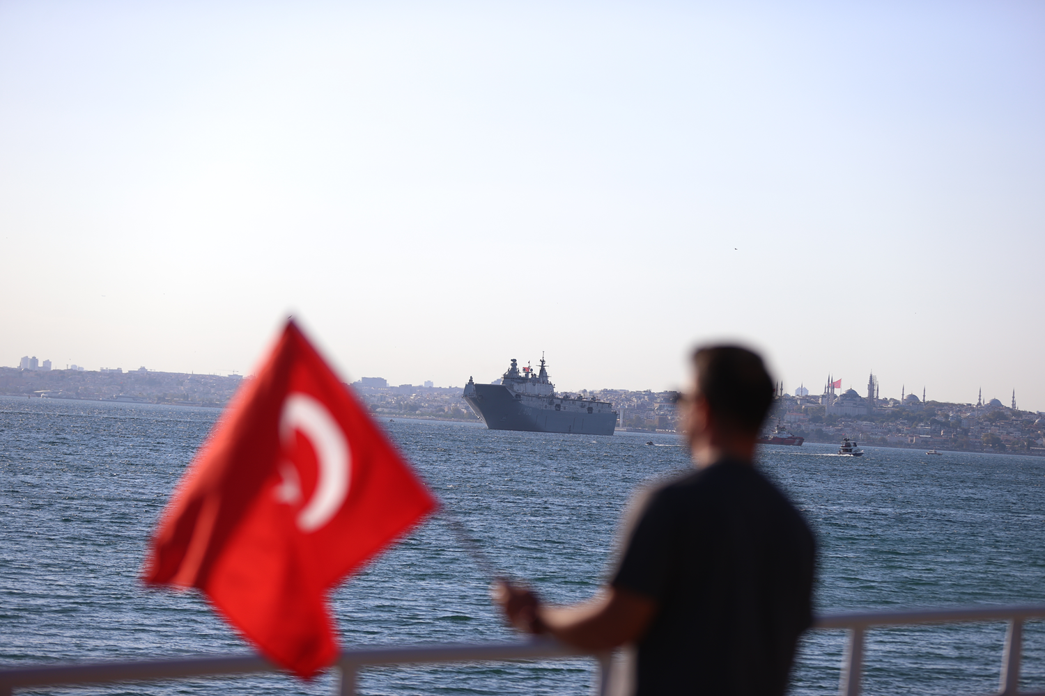 TCG Anadolu TEKNOFEST Mavi Vatan kapsamındaki İstanbul Boğazı geçişini tamamladı