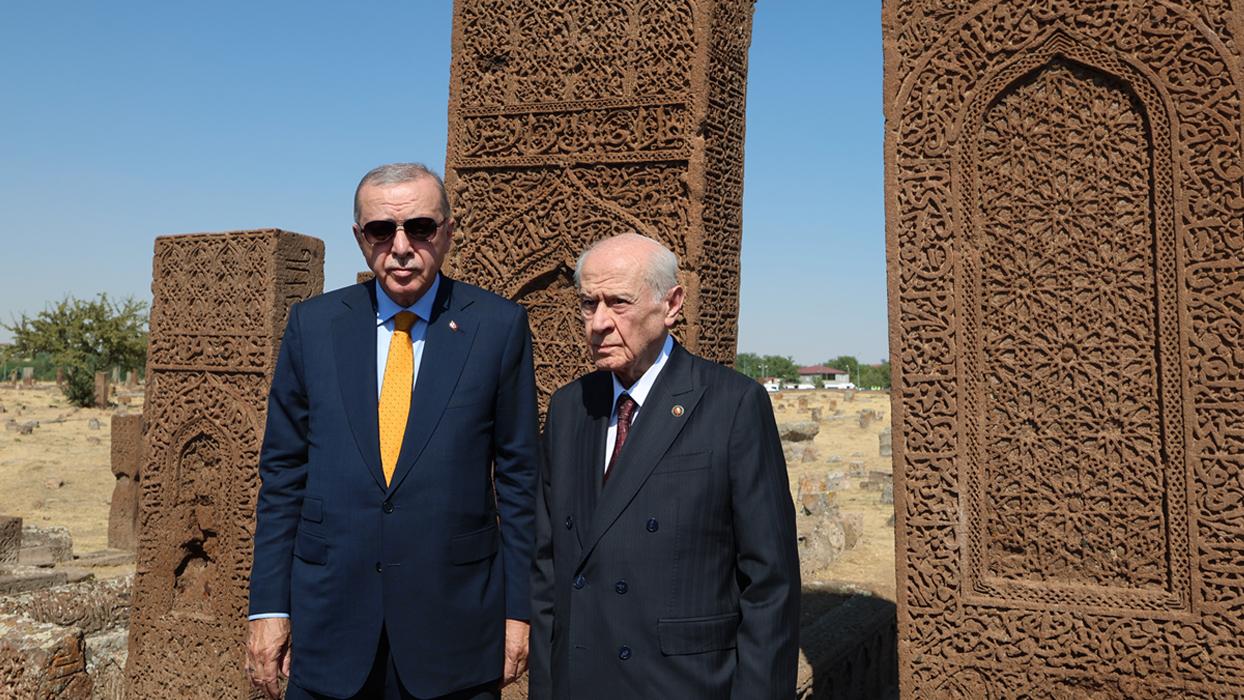 Cumhurbaşkanı Erdoğan, Selçuklu Meydan Mezarlığı'nı ziyaret etti