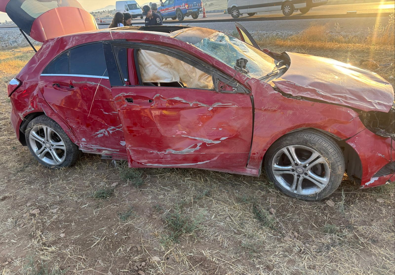 Antalya Korkuteli'de otomobil devrildi: 1 ölü, 1 ağır yaralı