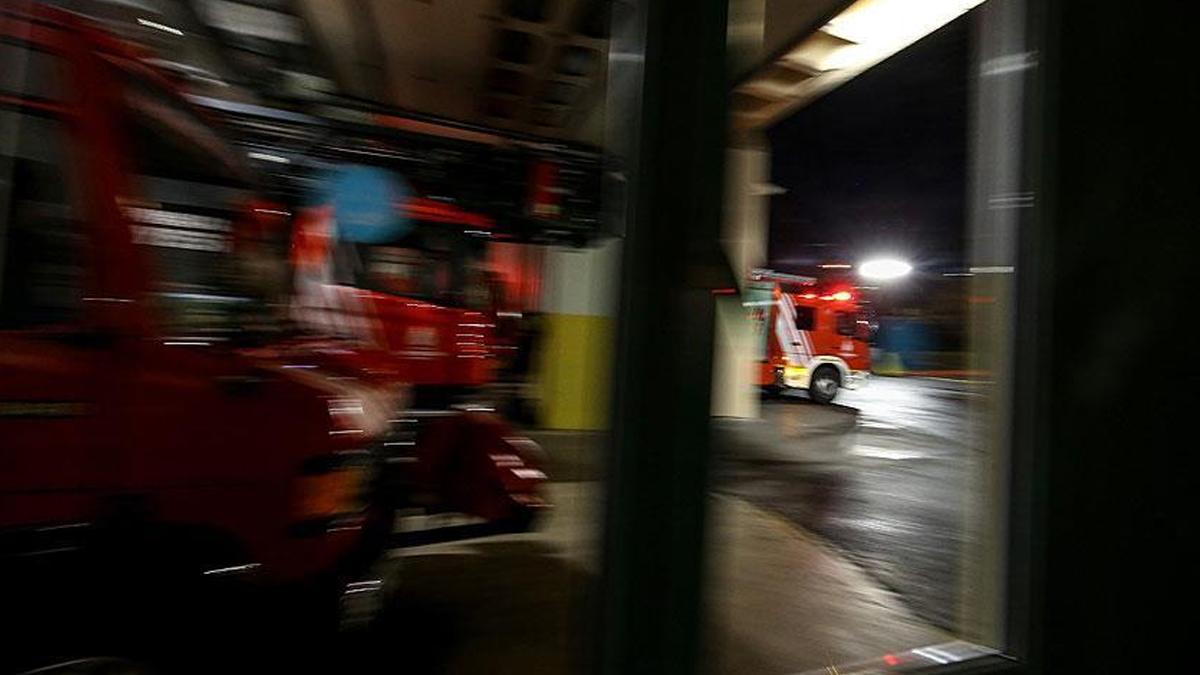 Beyoğlu'nda bina çatısında yangın paniği: Ekipler seferber oldu