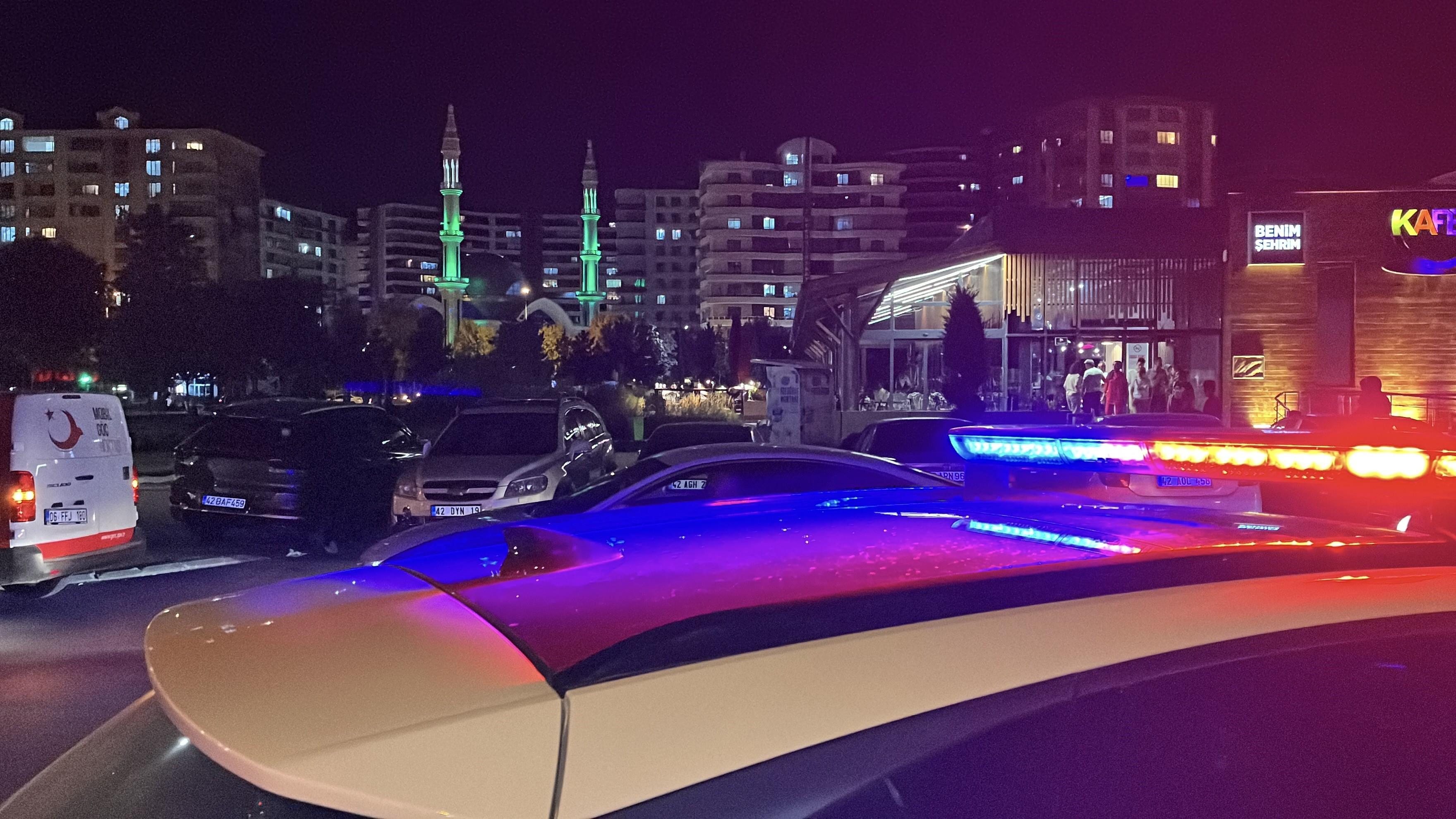 Kafede bıçaklı dehşet: Kanlar içinde hastaneye kaldırıldı