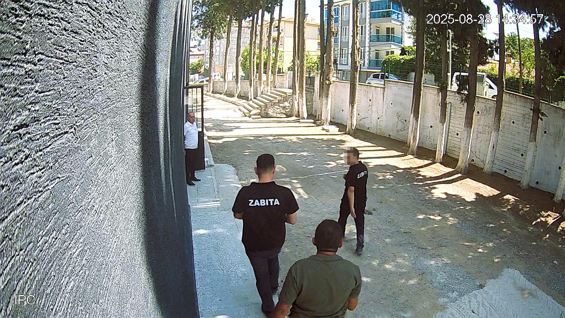 CHP'li belediyede başkan zabıtaların sırtında sopa kırdı