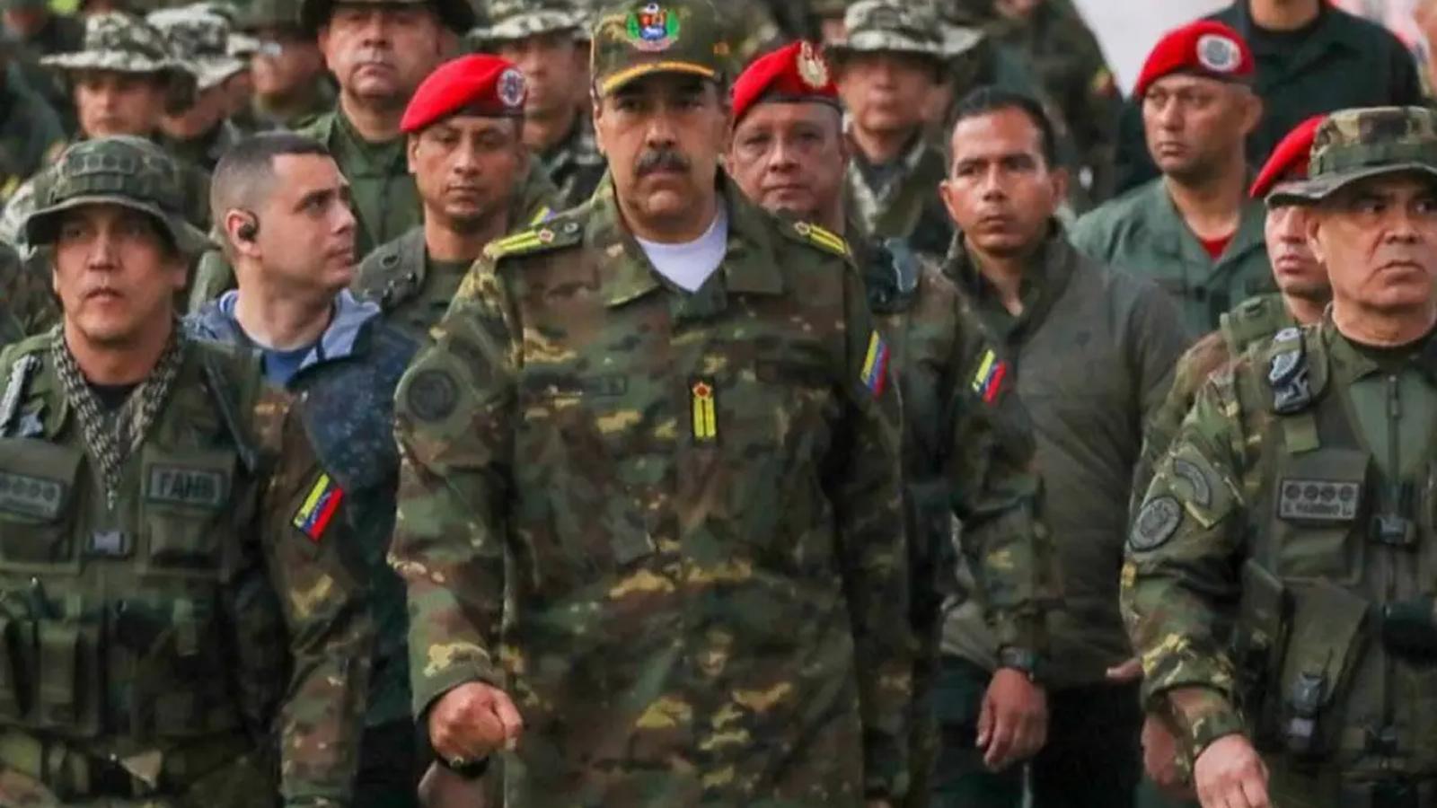 Maduro'dan Trump'a askeri üniformalı mesaj: Venezuela'ya girmelerinin hiçbir yolu yok
