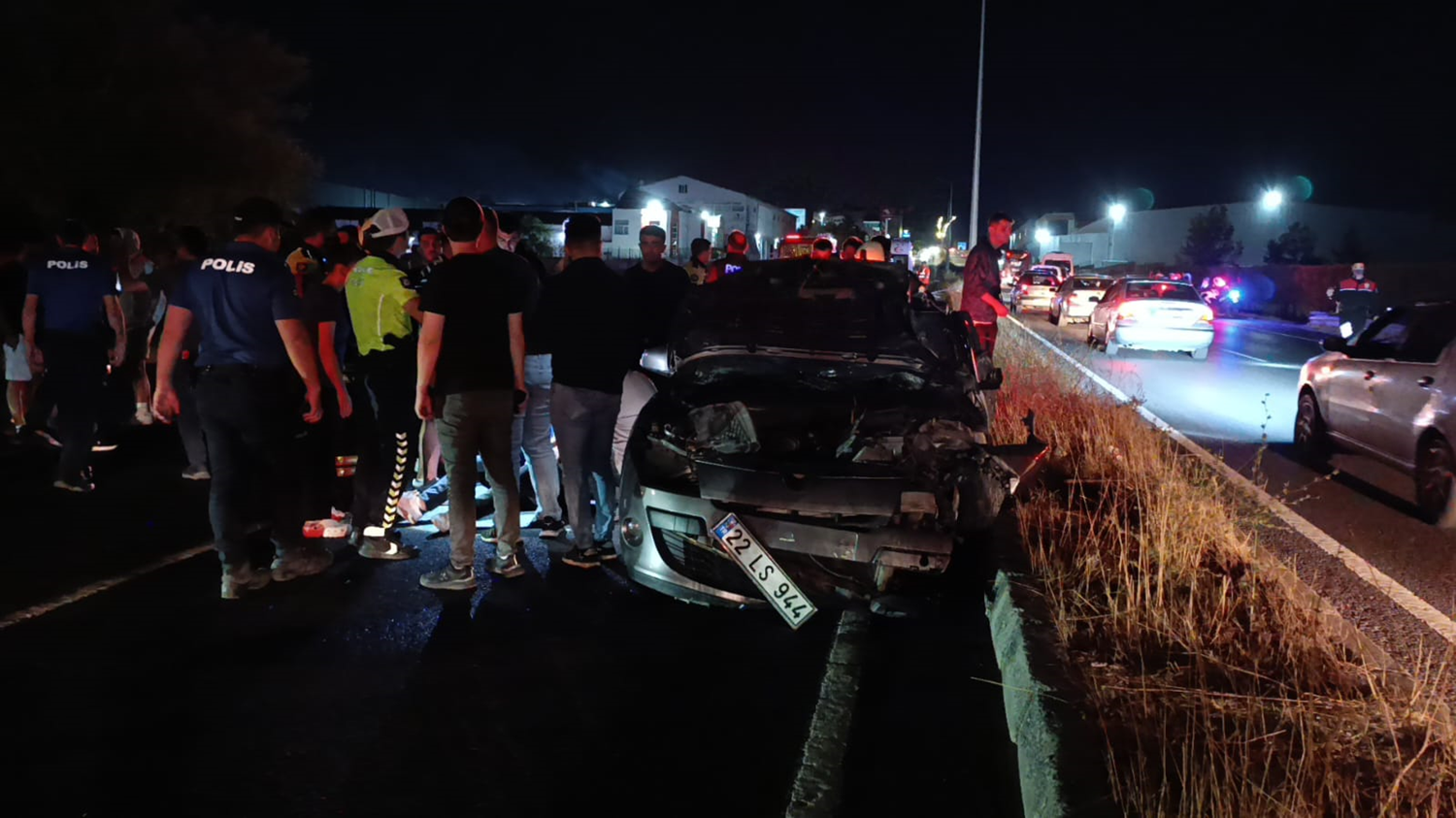 Tekirdağ'da aydınlatma direğine çarpan otomobilde 1 kişi öldü