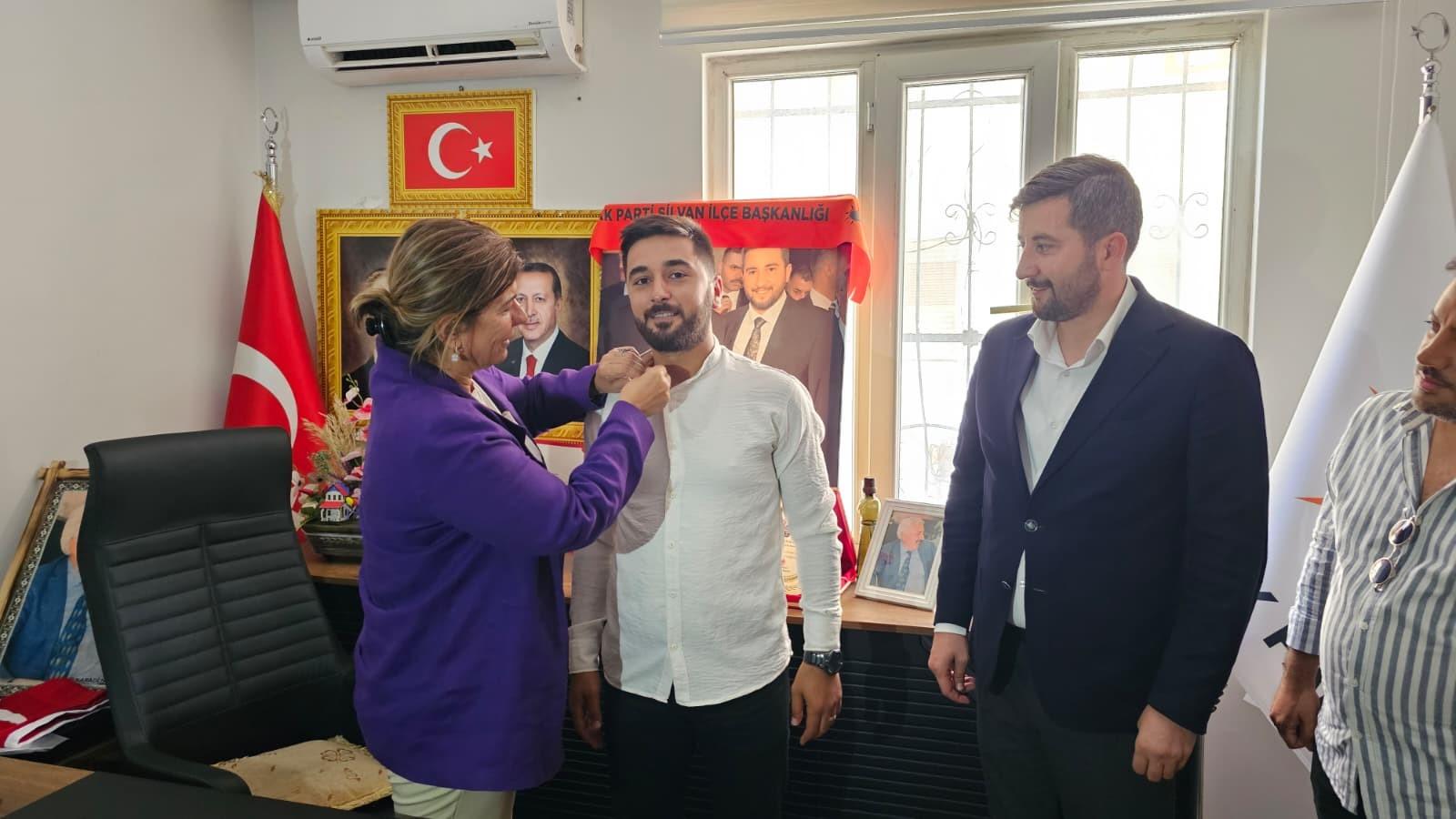 Diyarbakır'da CHP'den AK Parti'ye katılım: Rozetleri Suna Kepolu Ataman taktı