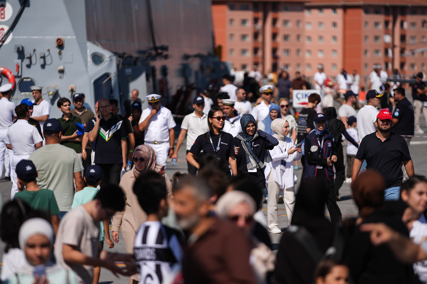 TEKNOFEST Mavi Vatan'da Zafer Bayramı coşkusu: Vatandaşlar TCG Anadolu'ya akın etti