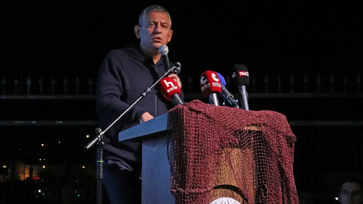 CHP Genel Başkanı Özgür Özel açıklamasıyla akıllara durgunluk verdi: Balıklar füze testinden korkuyor