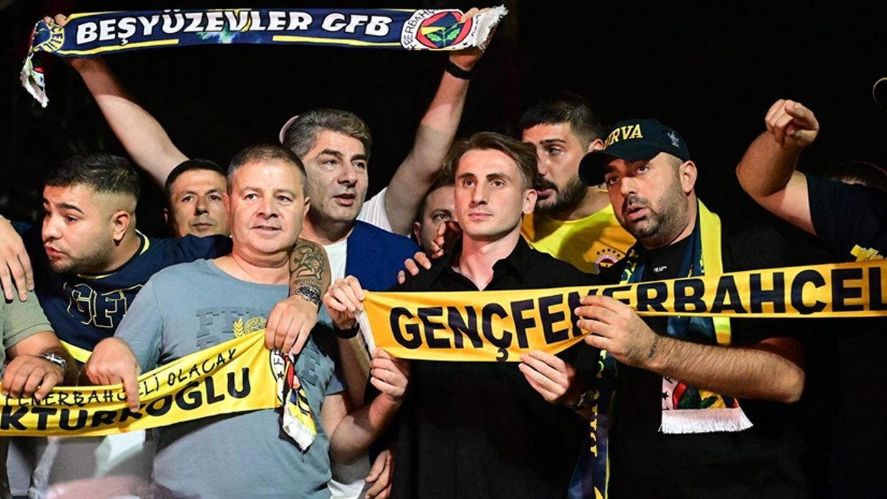 Milli futbolcu Kerem Aktürkoğlu "Fenerbahçe" için İstanbul'da! "Bu transferi çok istedim"