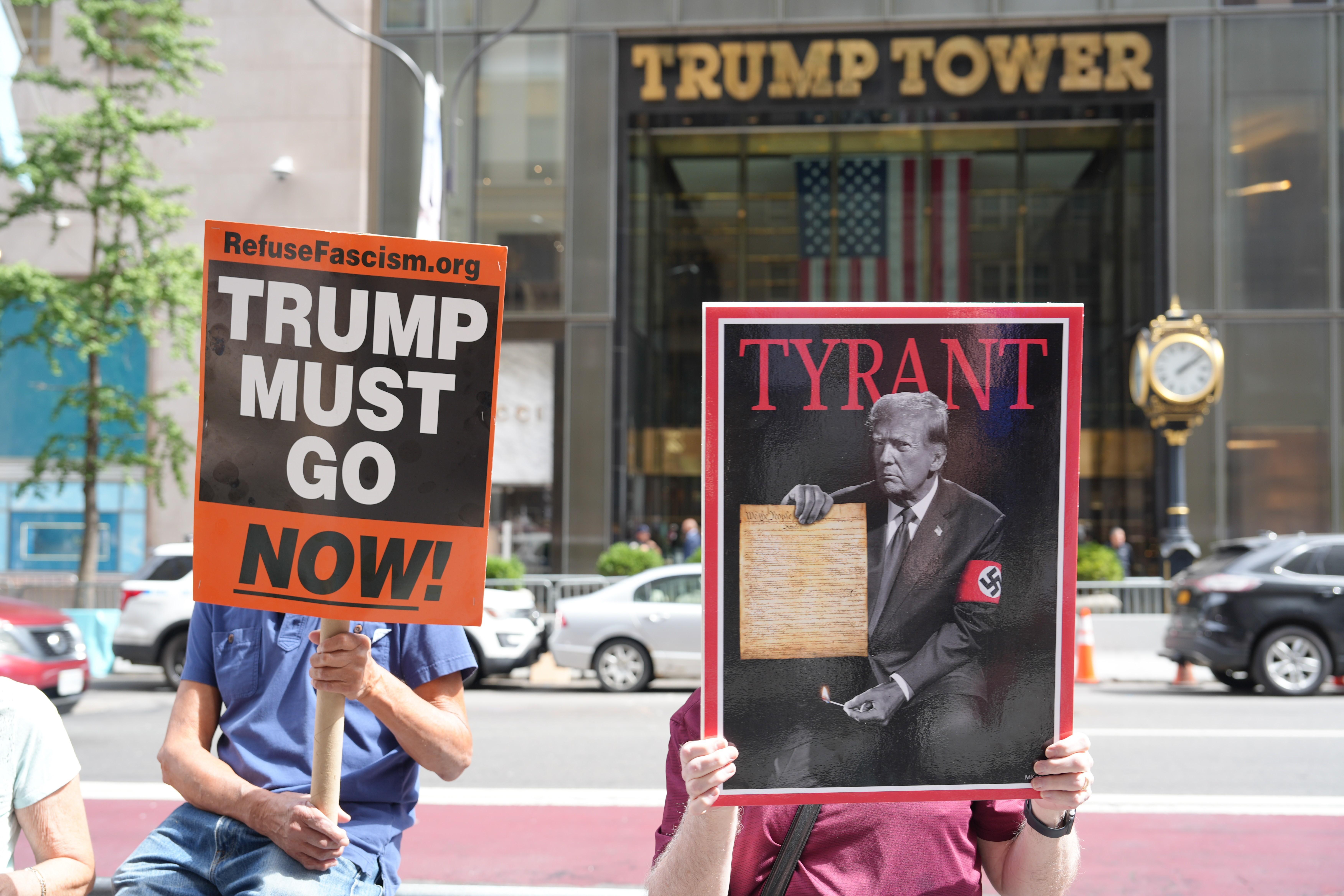ABD'de 50 eyalette Trump karşıtı gösteri: İstifa çağrıları yapıldı