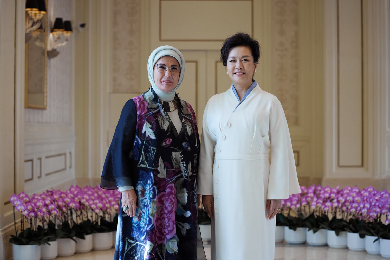 Emine Erdoğan, Çin'de liderlerin eşleri ile bir araya geldi