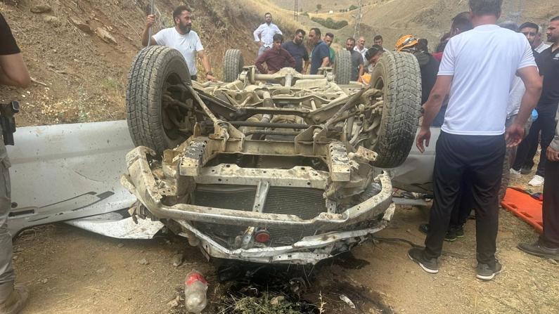Hakkari'de trafik kazası: 3 ağır yaralı