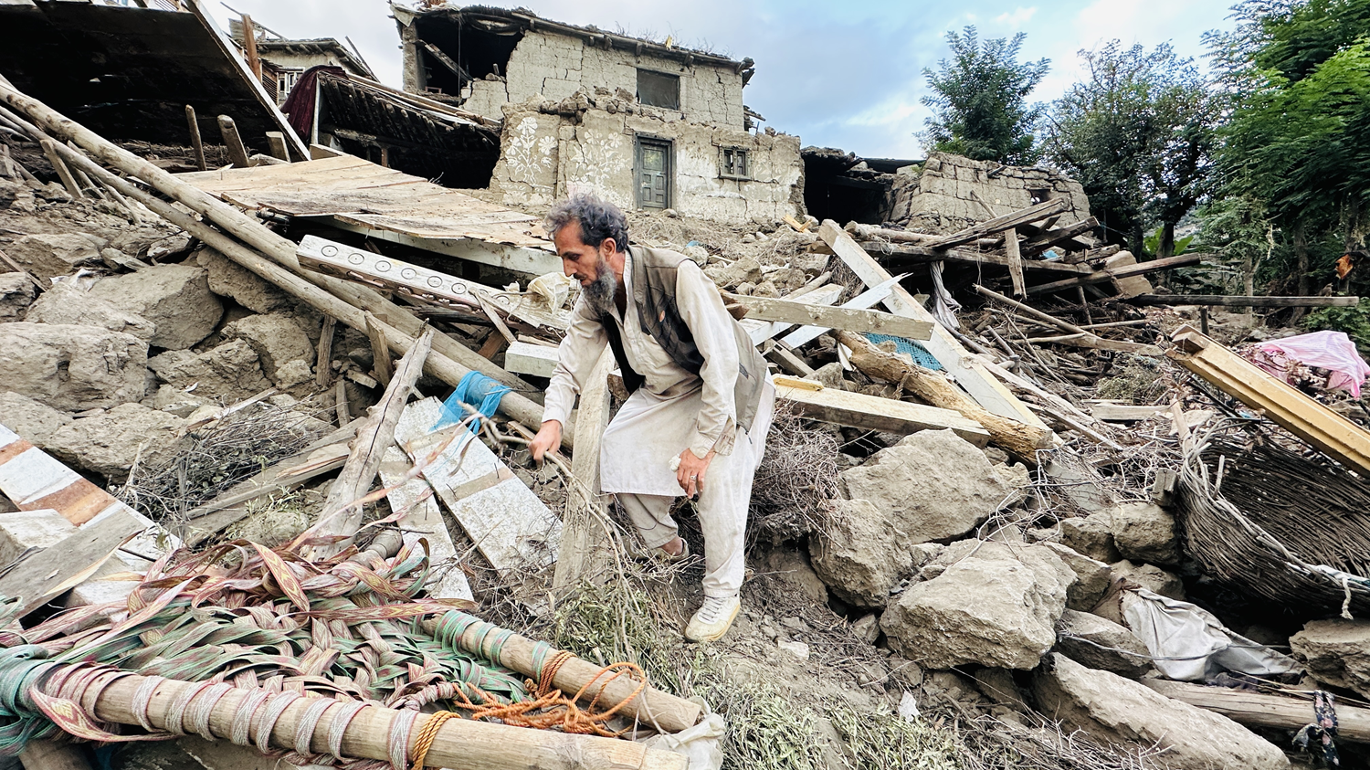 Afganistan'da meydana gelen 6 büyüklüğündeki depremde ölü sayısı 1400'ü geçti