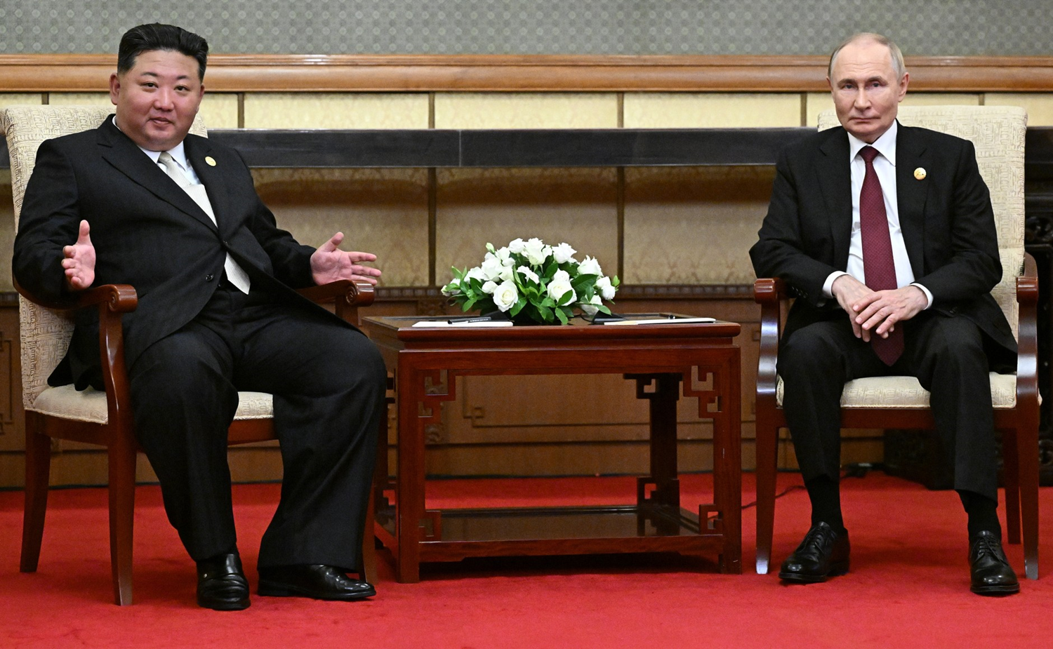 Putin ile Kim Jong-un bir araya geldi