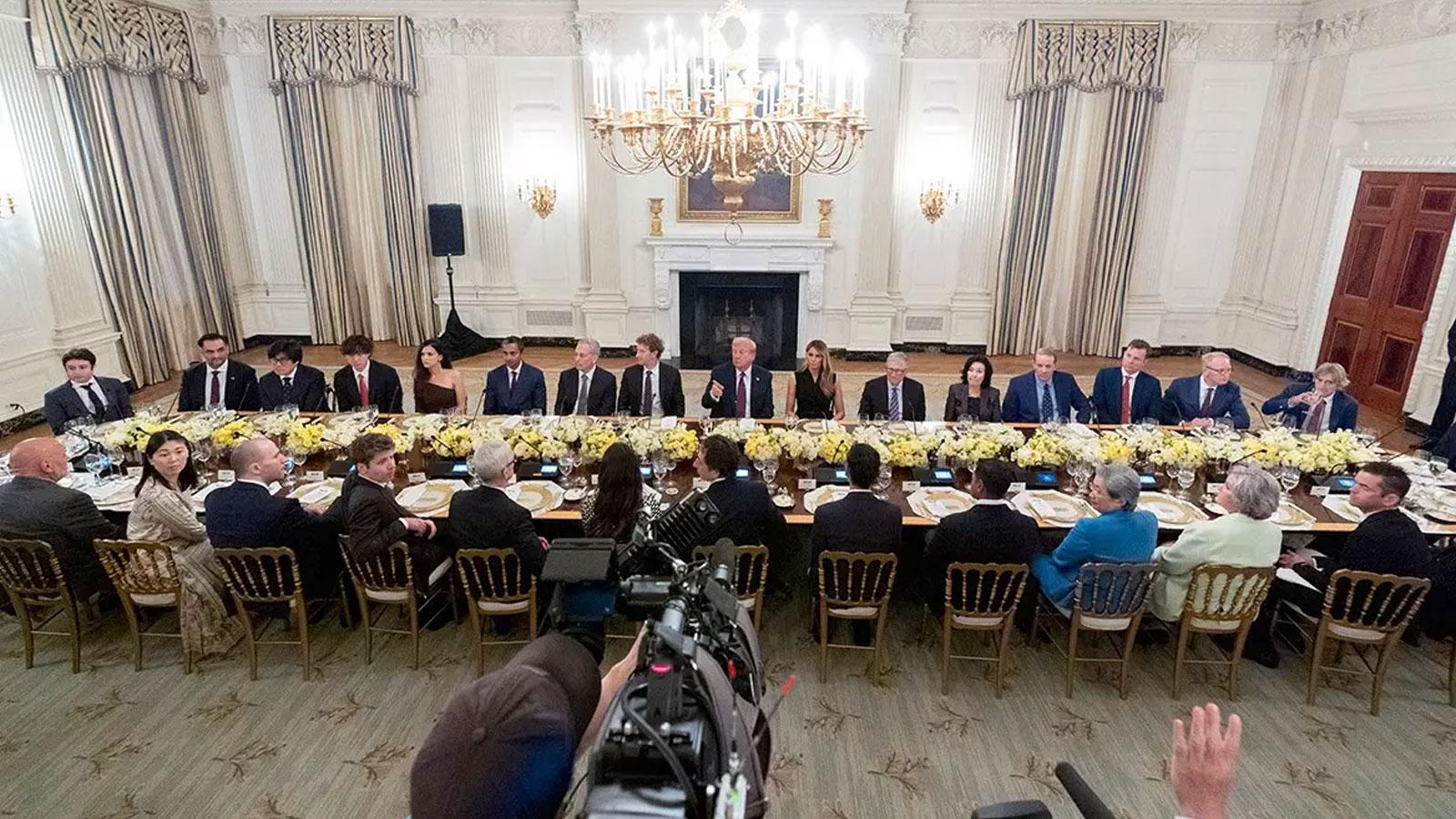 Trump hepsini Beyaz Saray'da ağırladı! Eski sağ kolunu yok saydı