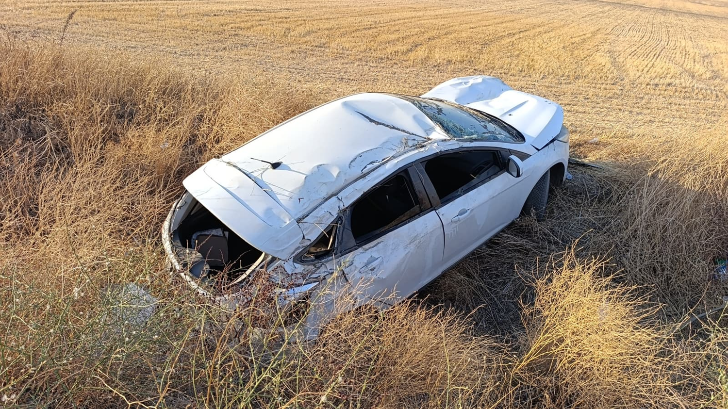 Gaziantep'te devrilen otomobildeki 4 kişi yaralandı