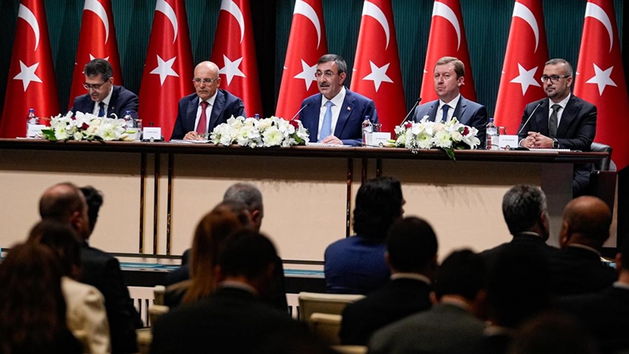 Cumhurbaşkanı Yardımcısı Yılmaz: Orta Vadeli Program sonunda enflasyonun tek haneye kalıcı inmesini hedefliyoruz