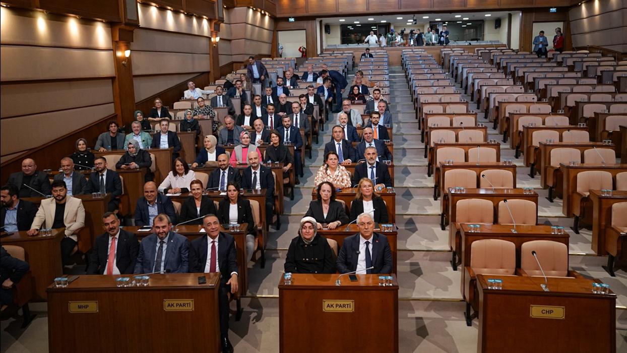 AK Parti'den İBB'de çoğunluk tepkisi... "Bizim önceliğimiz İstanbul'a hizmettir"