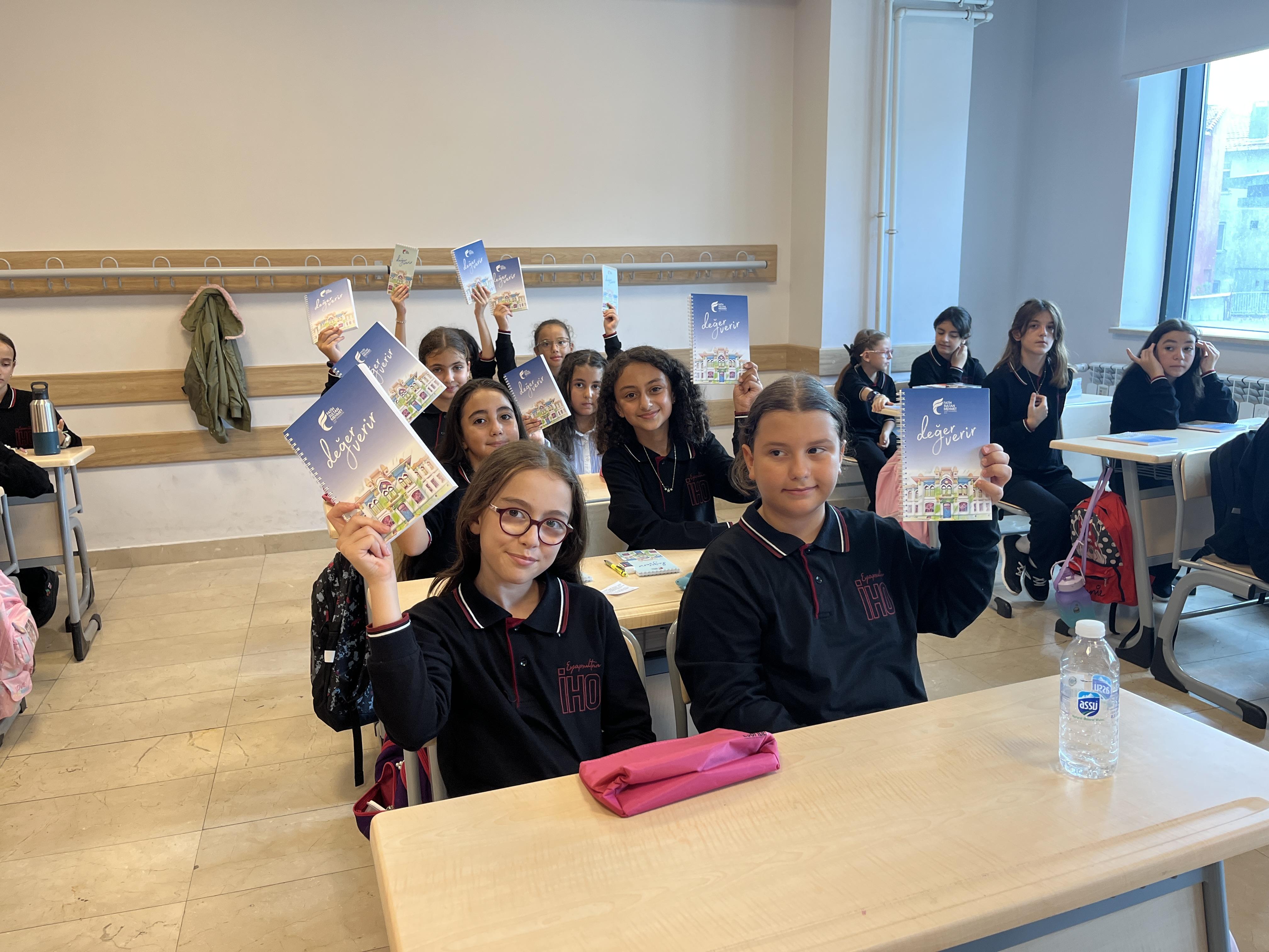 Eyüpsultan'daki İmam Hatip öğrencileri okulun ilk gününde "Hanzala" ile tanıştı