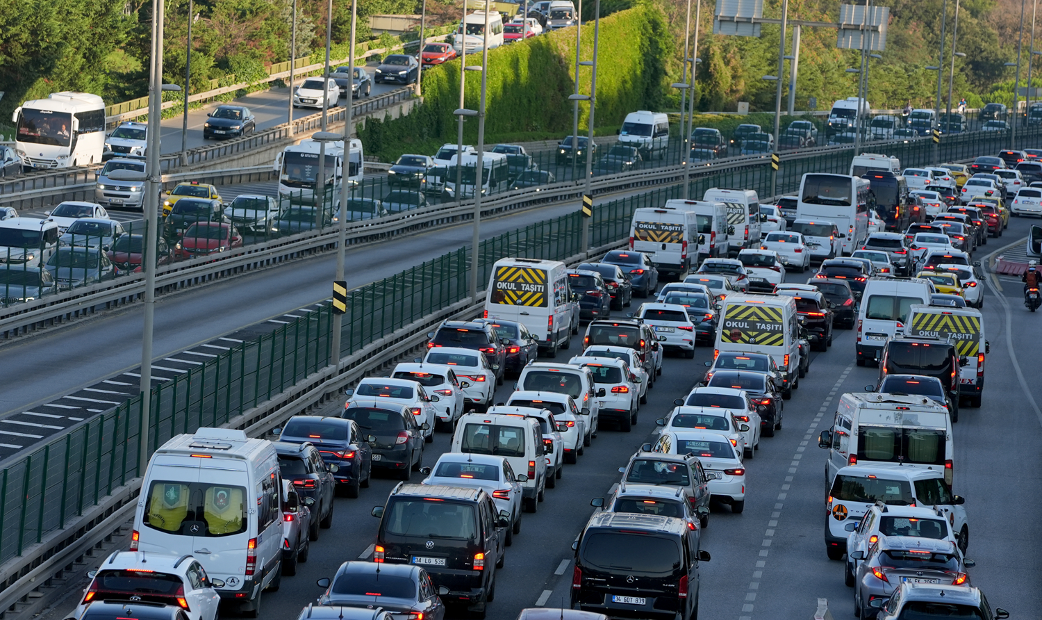 İstanbul'da okulların açılmasıyla trafik yoğunluğu başladı