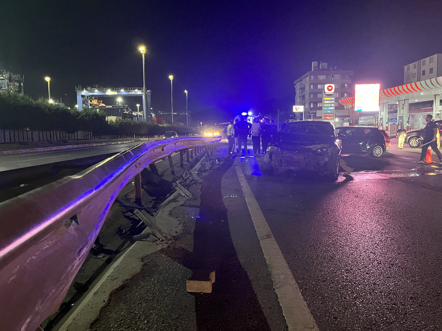 Kocaeli'de iki otomobilin çarpıştığı kazada 4 kişi yaralandı