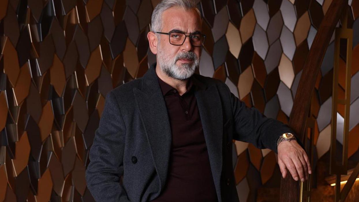 Yurdaer Okur'dan art arda projeler... Diziler ve tiyatro bir arada