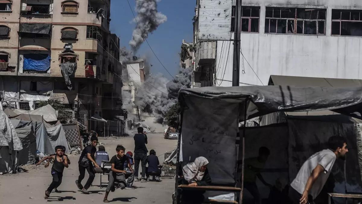 Soykırımcı İsrail kana doymuyor! Gazze'de şehit sayısı 64 bin 756'ya yükseldi