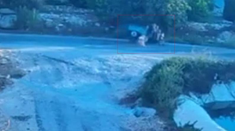 Köpek saldırısı kamerada! Kadın sürücü ölümden döndü