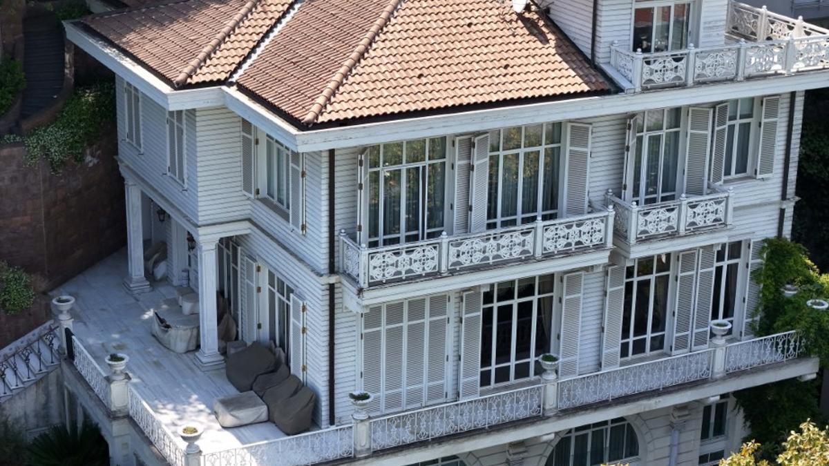 Boğaz'ın en pahalıları arasında… FETÖ firarisi İpek'in Beyaz Köşkü satışta: İşte fiyatı…
