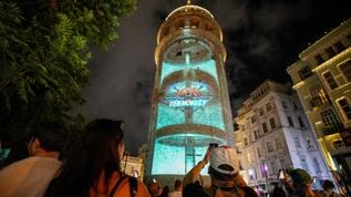 İstanbul'un kadim simgelerinden Galata Kulesi, TEKNOFEST'in ışığıyla parladı