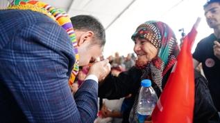 Bakan Kurum, Sındırgı'da vatandaşlarla buluştu