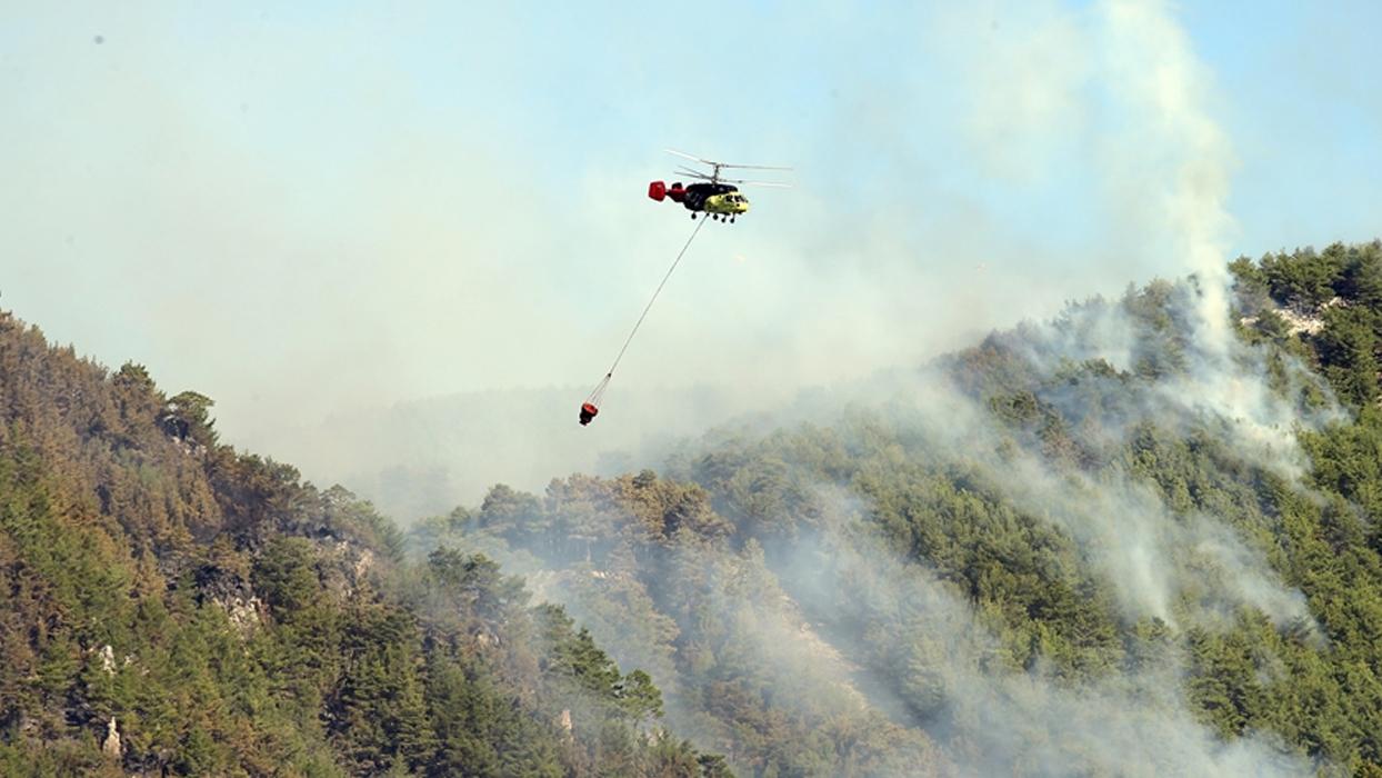 Muğla ve Antalya'daki orman yangınlarına müdahale sürüyor