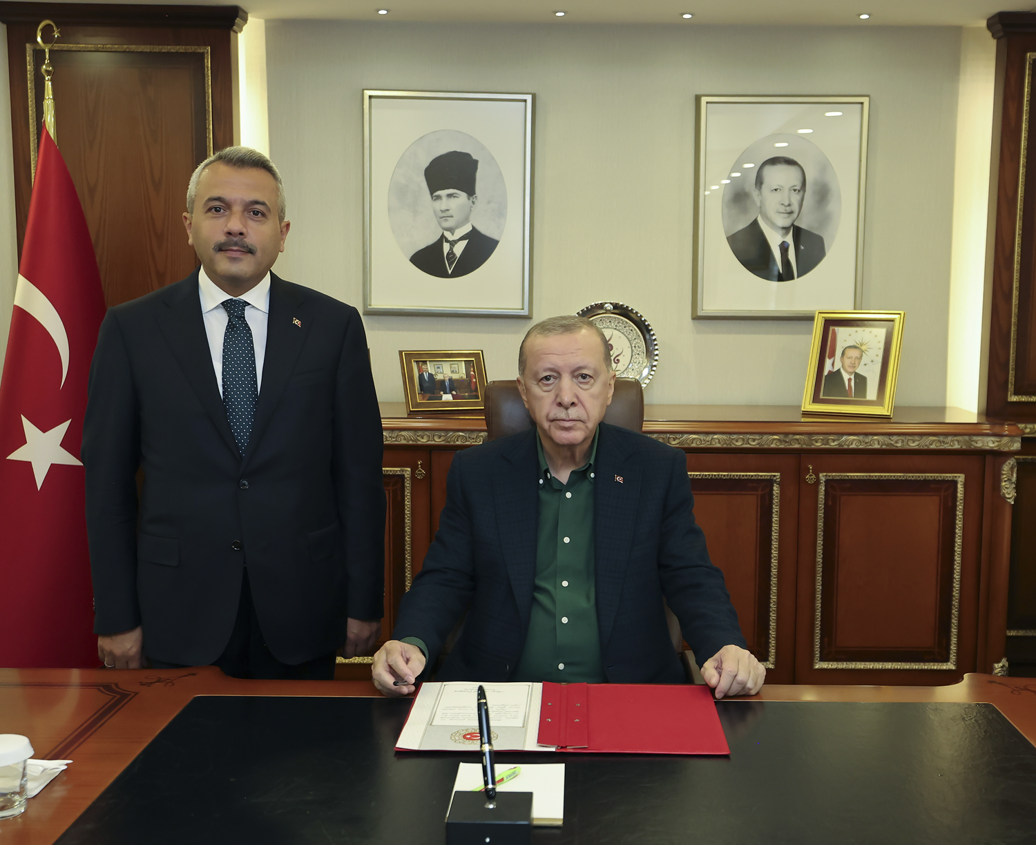 Cumhurbaşkanı Erdoğan'dan Rize Valiliği'ne ziyaret