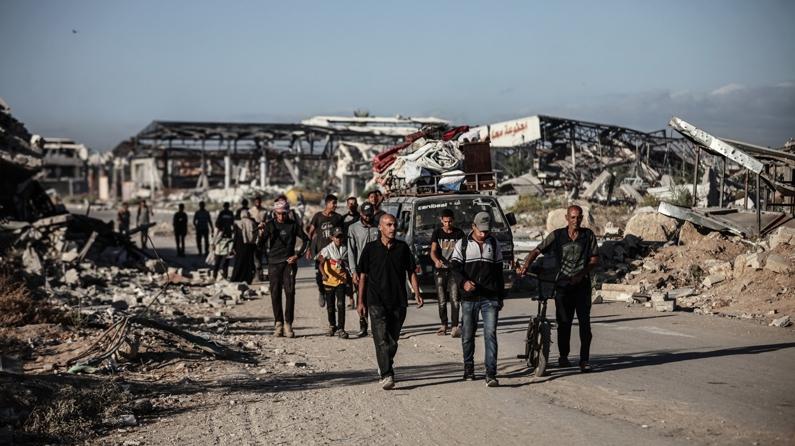 Gazze'de ateşkesin ikinci gününde Filistinlilerin dönüşü sürüyor