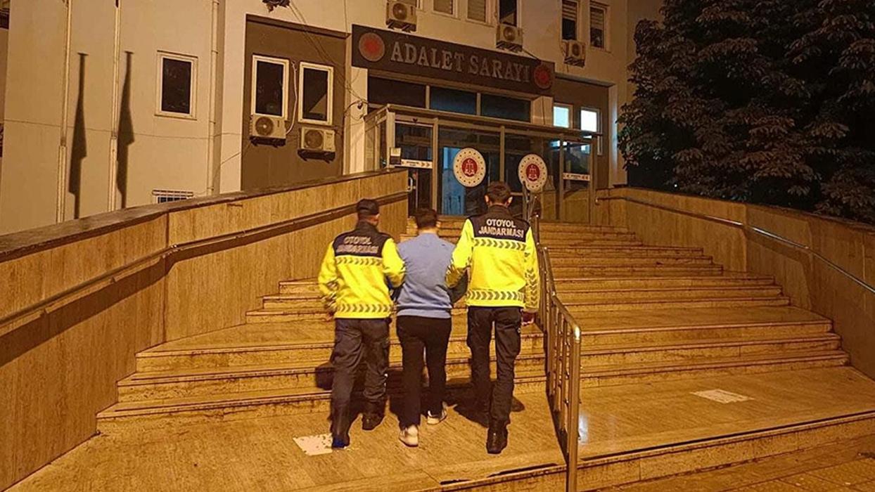 Kocaeli'de trafikte sıkıştırdığı aracın kaza yapmasına neden olan sürücü tutuklandı