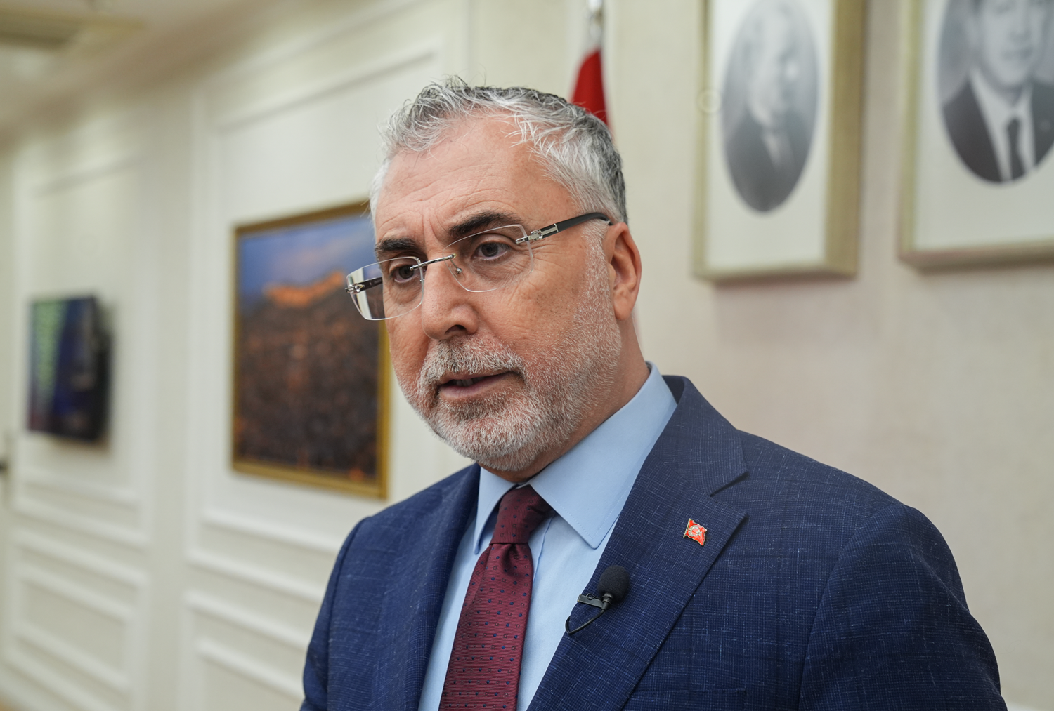 Bakan Işıkhan açıkladı: 2028'e kadar 1 milyon üniversiteliye iş fırsatı