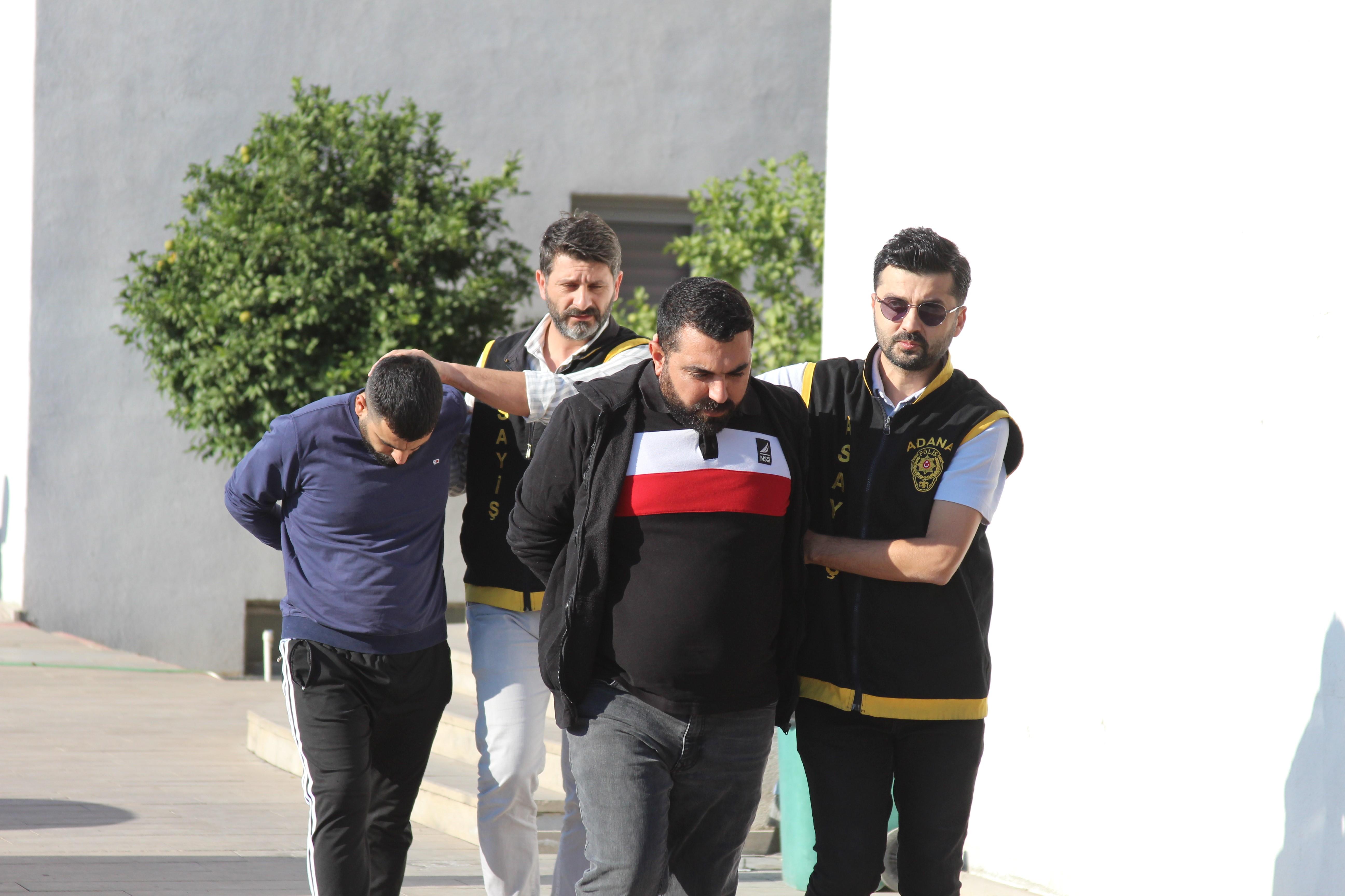 Adana'da kuzenlerin kavgası kanla bitti