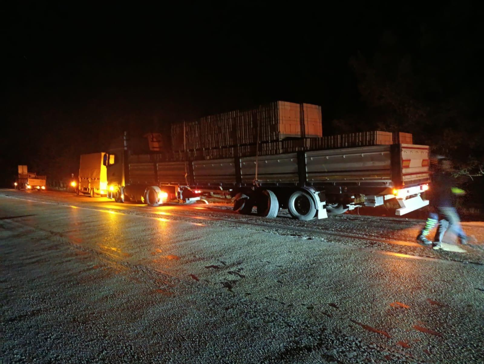 Burdur'da otomobil ile tır çarpıştı: 1 ölü, 2 yaralı